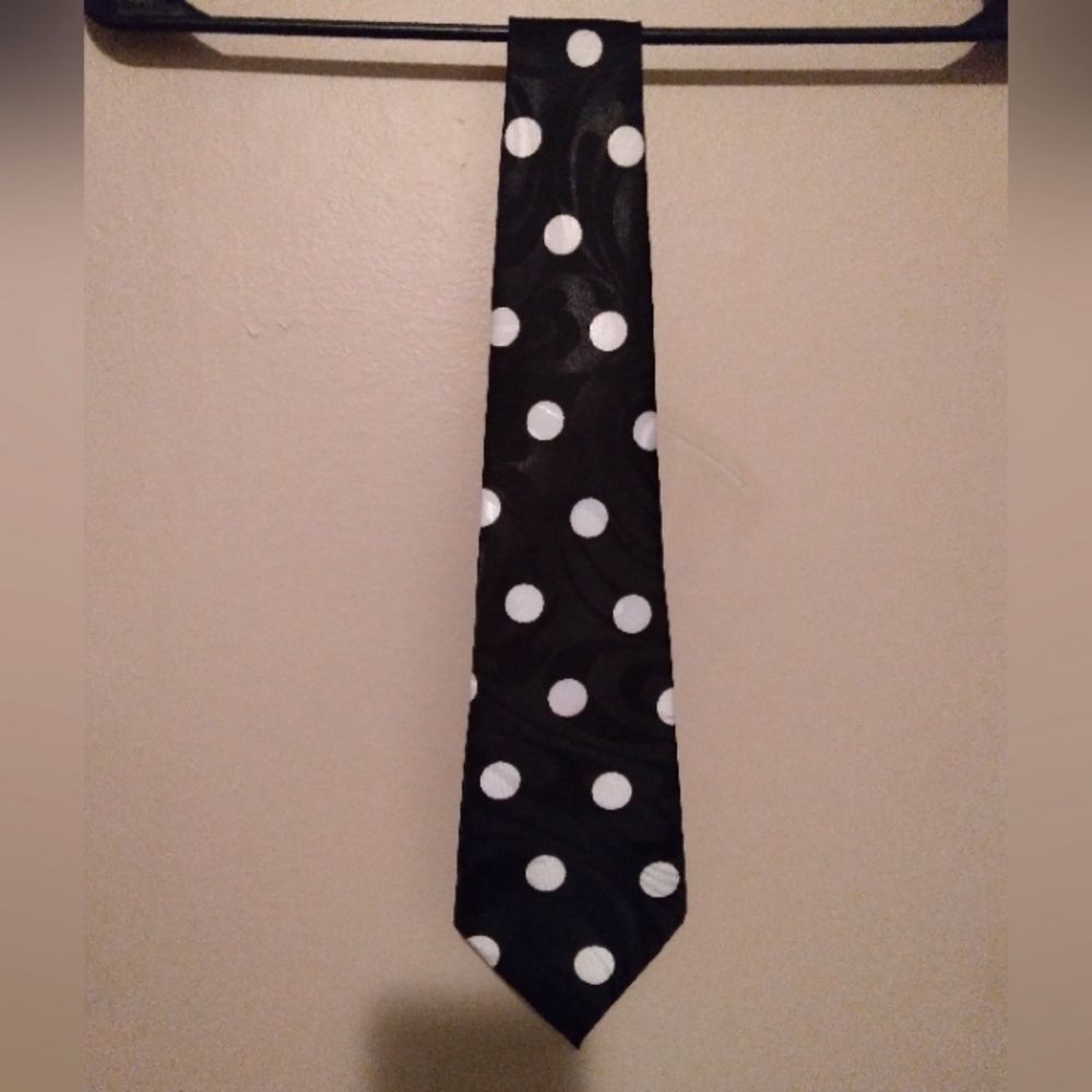 Mercedes polkadot tie black white